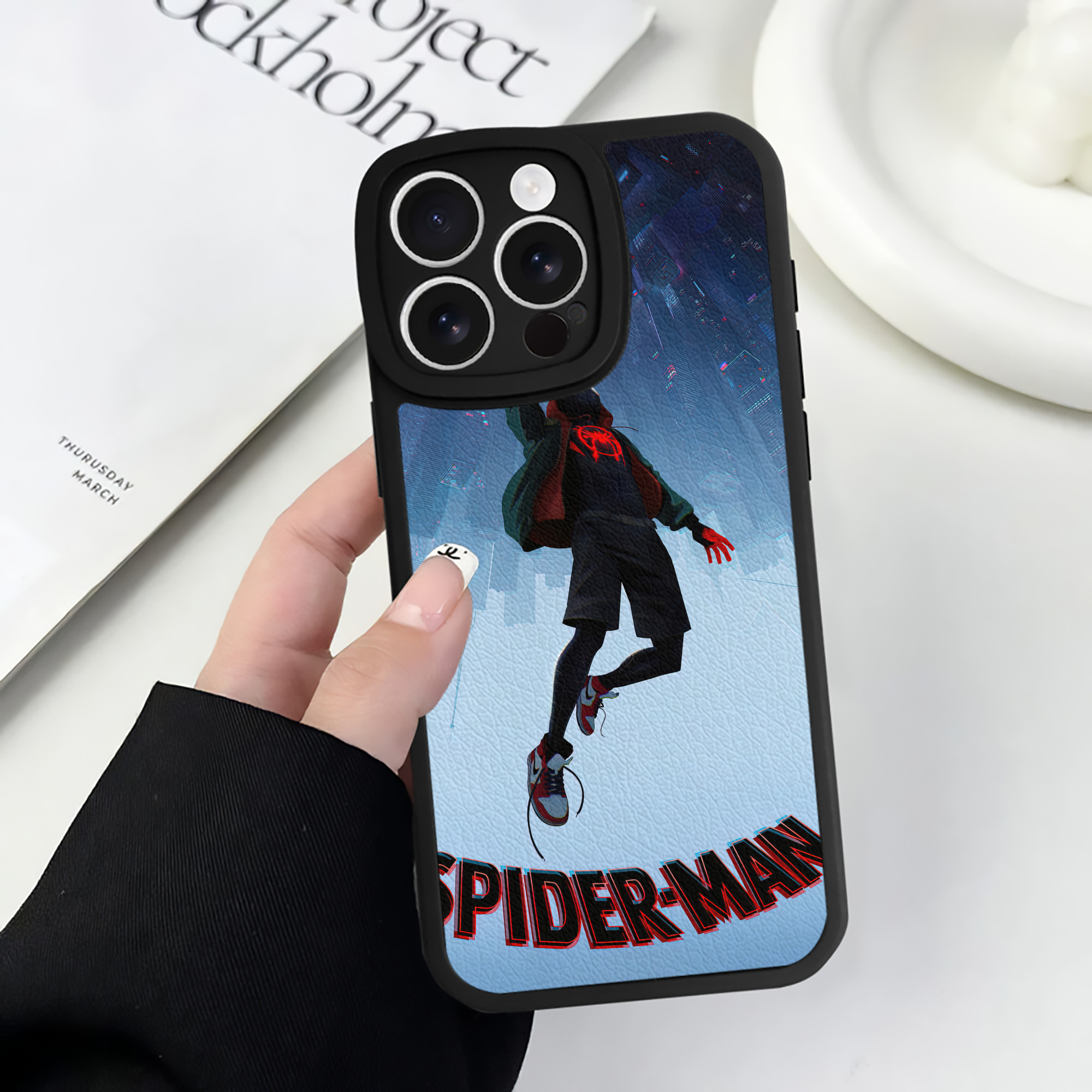 （画像用） Spider Man スパイダーマン 【iPhone 16シリーズ対応】シリコンスマホケース（レザー調） 材質：シリコン